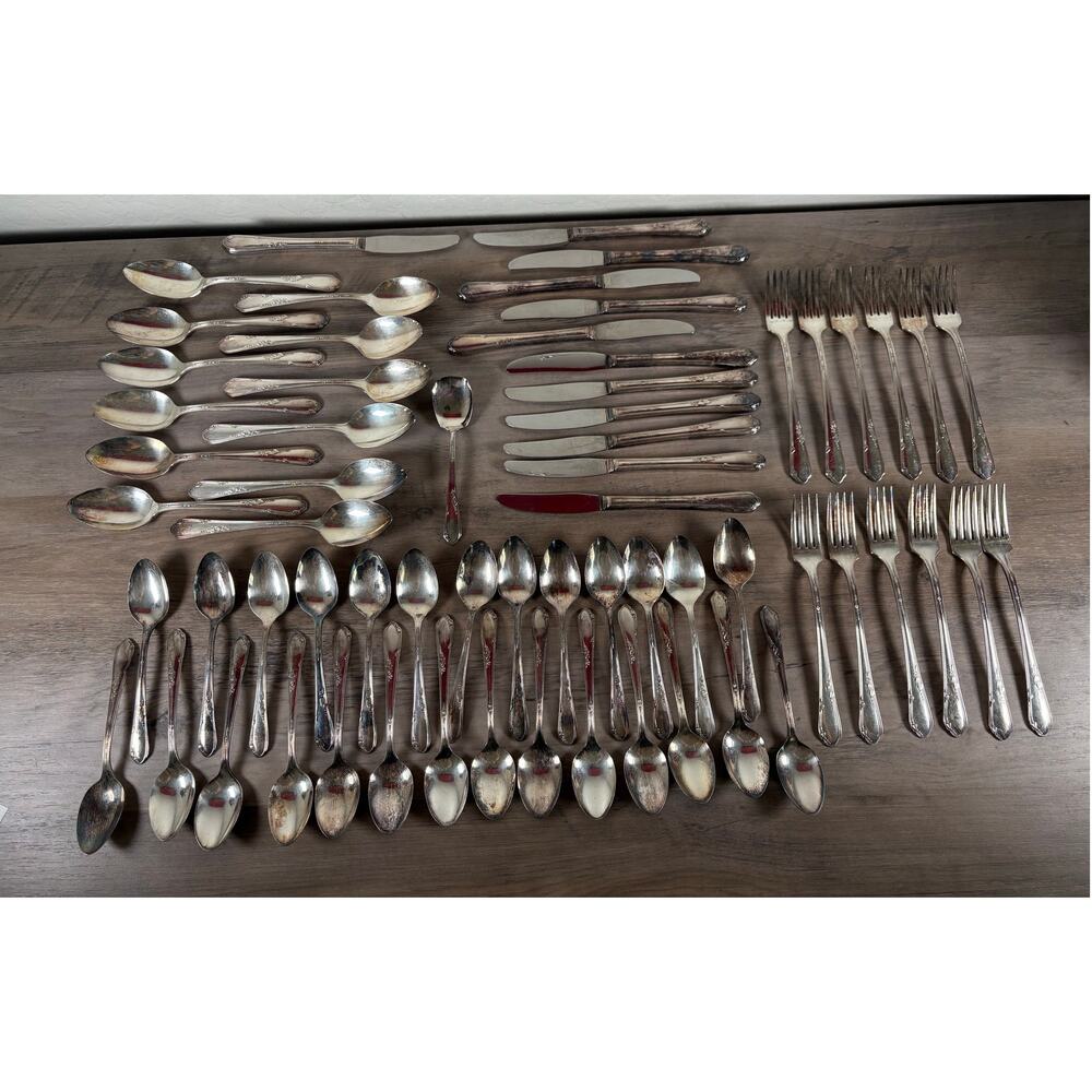 Wm A‎ Rogers A1 Plus Oneida Ltd Silverware Set 64 Pieces- Antique